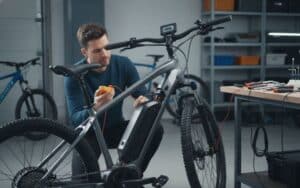 Wenn die Reichweite abnimmt: So erkennen E-Bike-Fahrer, ob Pflege, Diagnose oder Akku-Reparatur der richtige Schritt ist